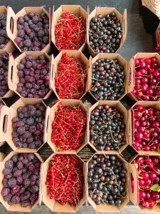 photo of different berry containers at farmers market